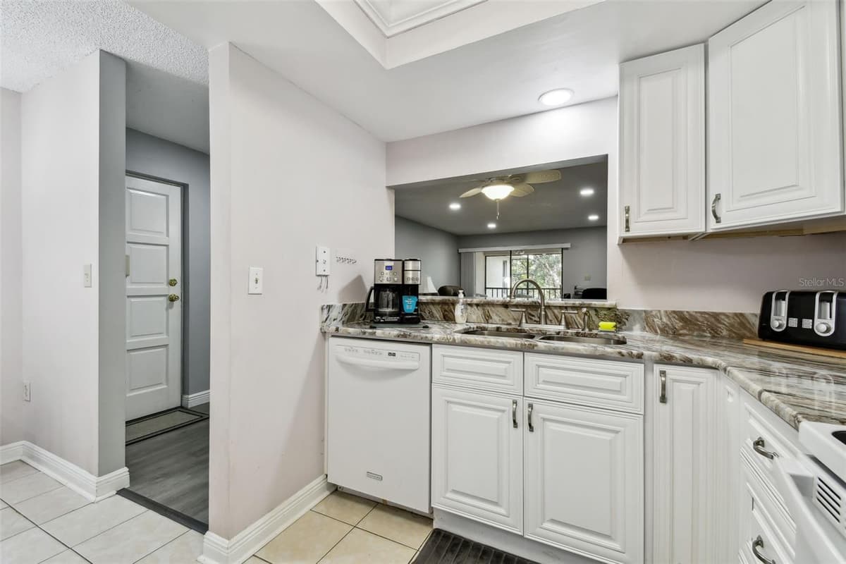 2650 COUNTRYSIDE BOULEVARD — photo 17 of 54