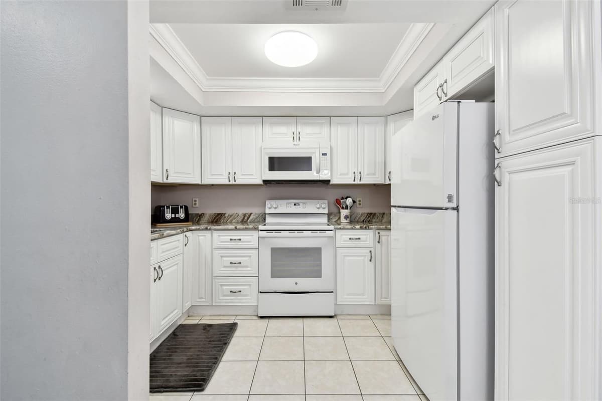 2650 COUNTRYSIDE BOULEVARD — photo 15 of 54