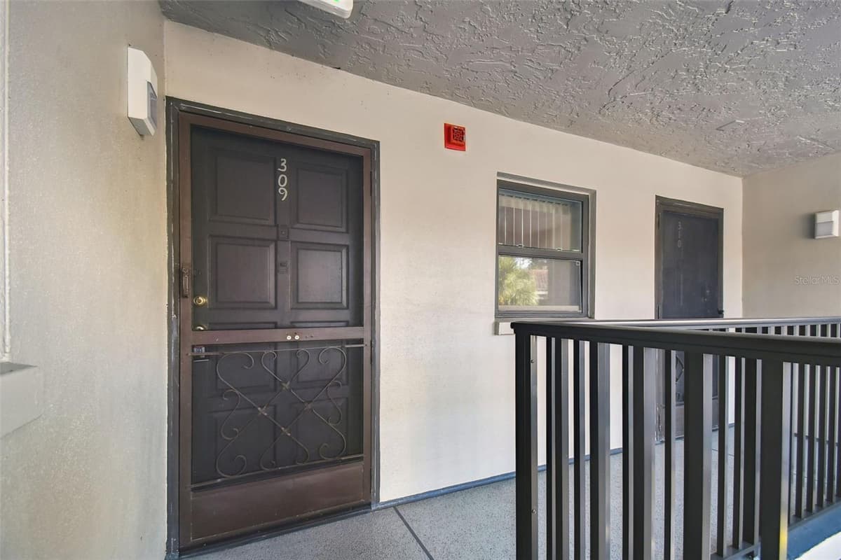2650 COUNTRYSIDE BOULEVARD — photo 3 of 54
