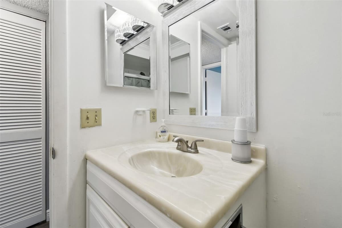 2650 COUNTRYSIDE BOULEVARD — photo 37 of 54