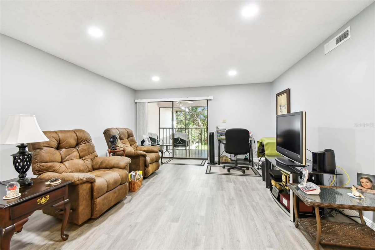 2650 COUNTRYSIDE BOULEVARD — photo 6 of 54