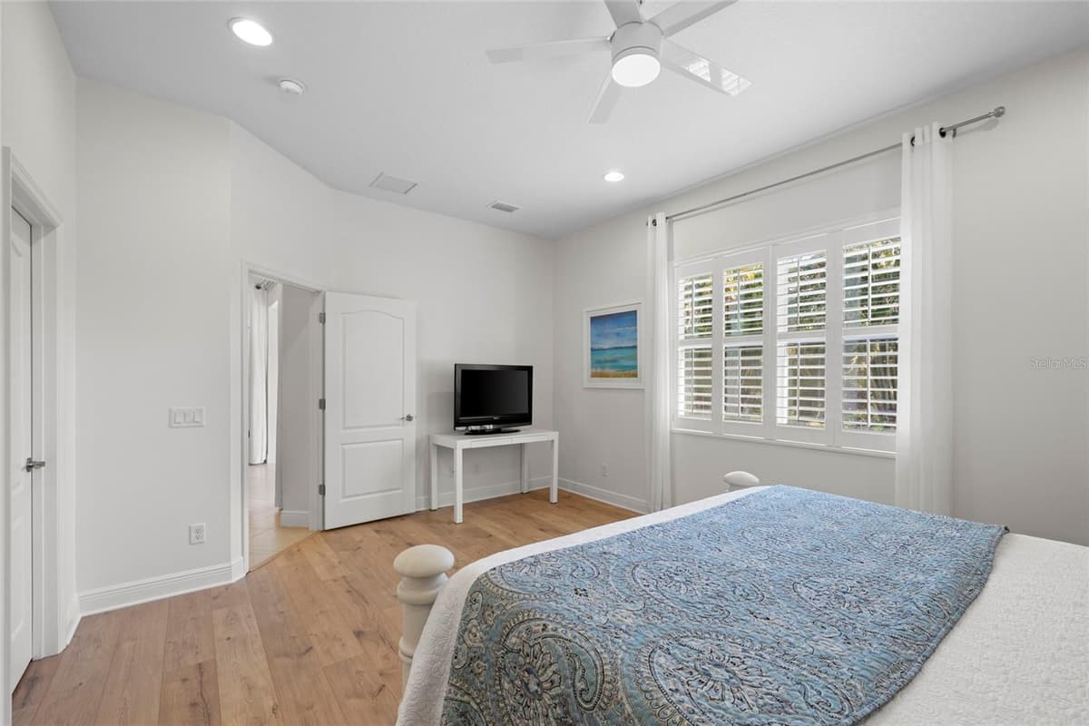4623 CLAREMONT PARK DRIVE — photo 18 of 37