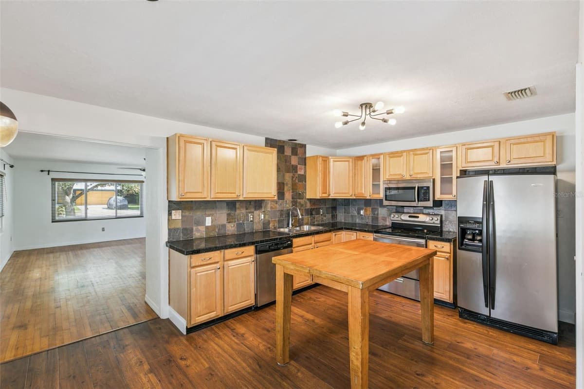 1652 BERKSHIRE AVENUE — photo 9 of 29