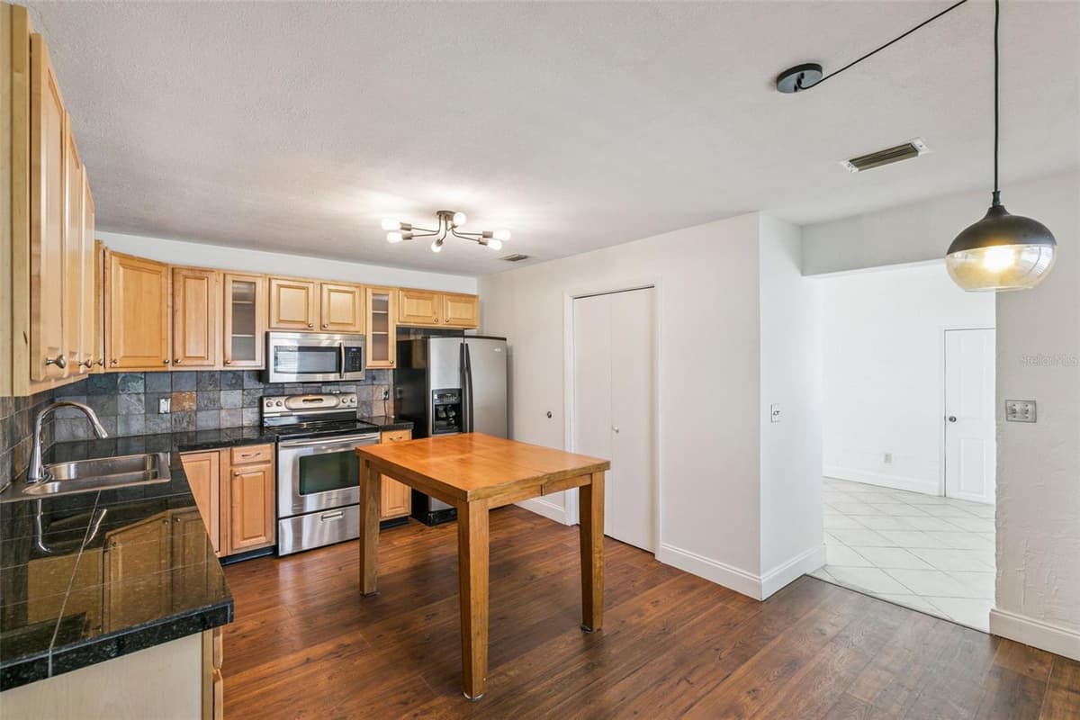 1652 BERKSHIRE AVENUE — photo 12 of 29