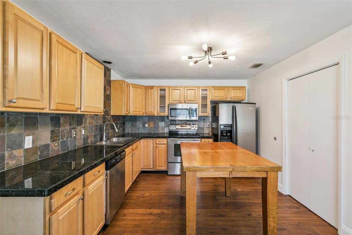 1652 BERKSHIRE AVENUE — photo 11 of 29