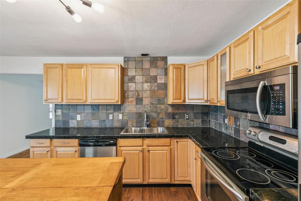 1652 BERKSHIRE AVENUE — photo 10 of 29