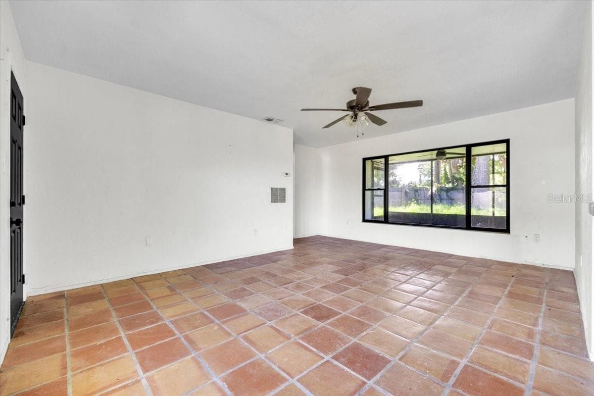 807 LUCILLE AVENUE — photo 6 of 45