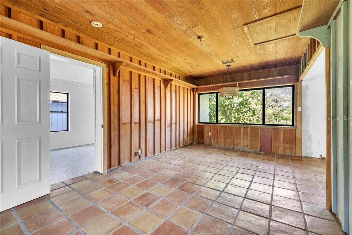 807 LUCILLE AVENUE — photo 15 of 45