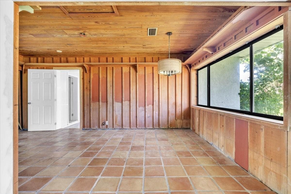 807 LUCILLE AVENUE — photo 13 of 45