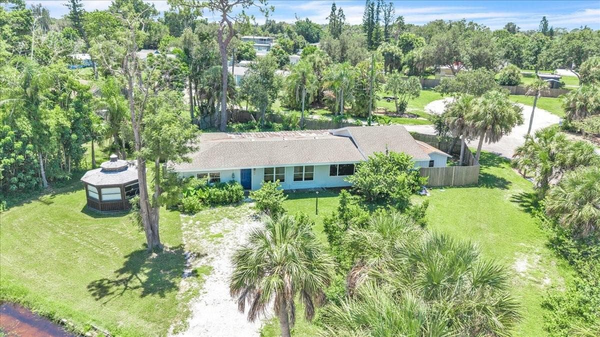 807 LUCILLE AVENUE — photo 40 of 45