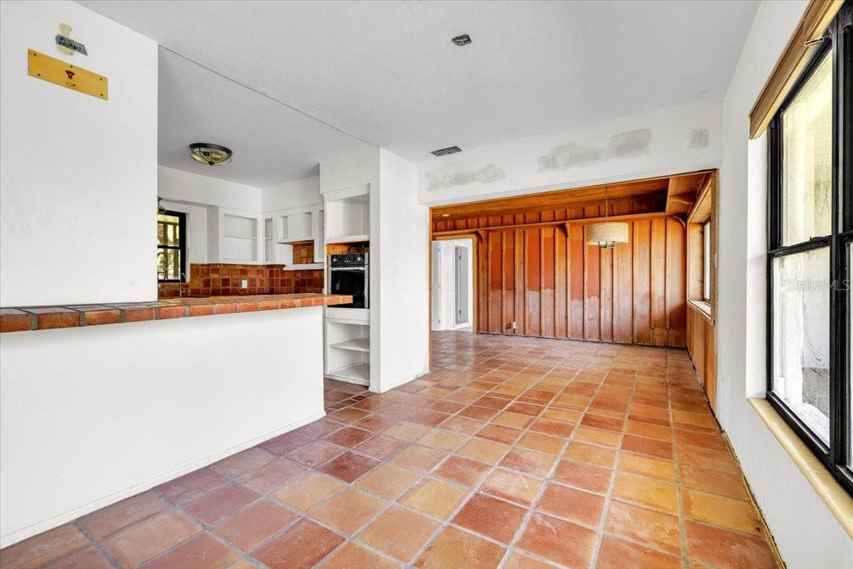 807 LUCILLE AVENUE — photo 8 of 45
