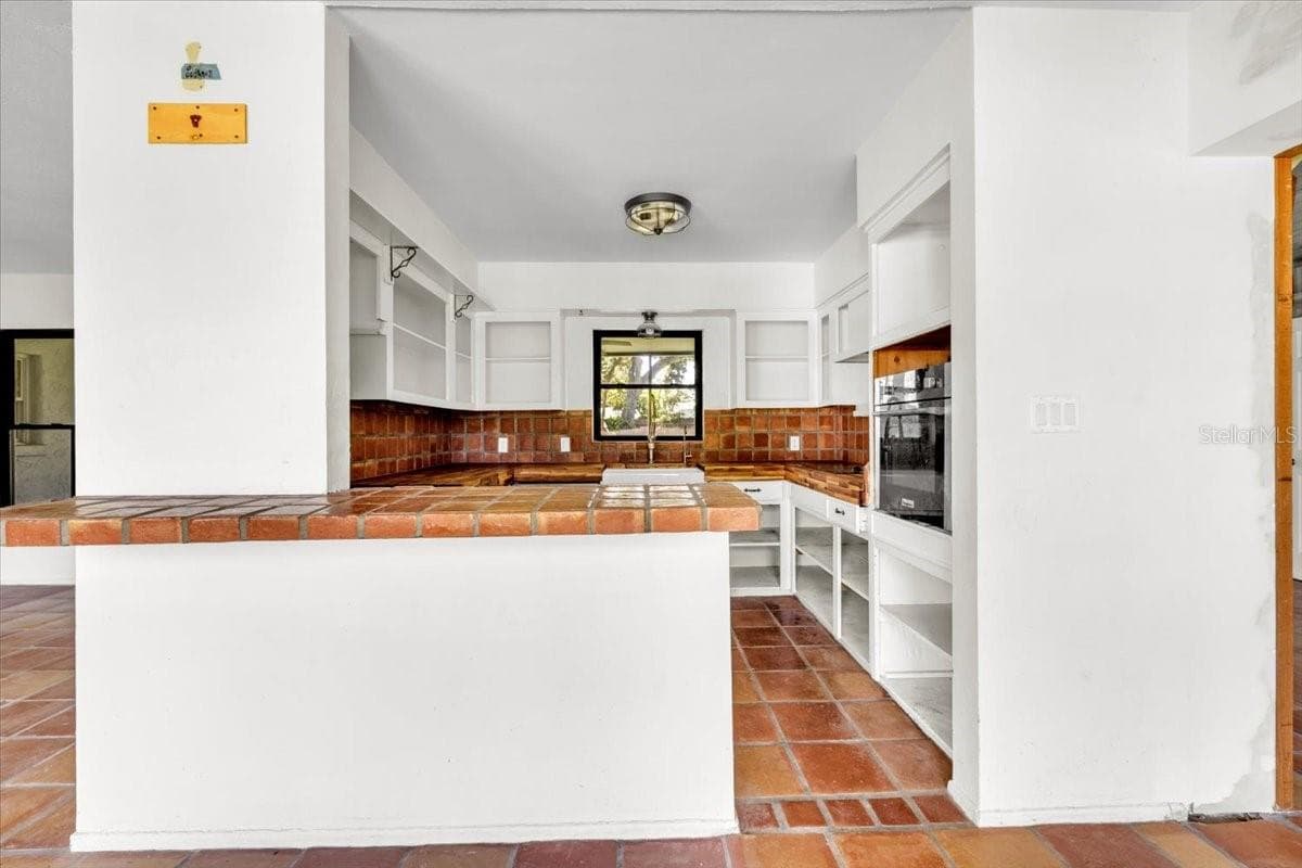 807 LUCILLE AVENUE — photo 9 of 45