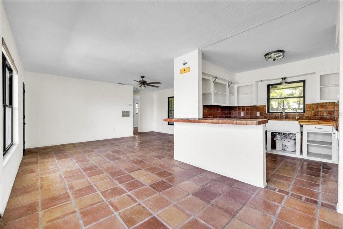 807 LUCILLE AVENUE — photo 10 of 45