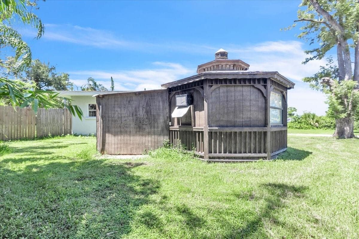 807 LUCILLE AVENUE — photo 42 of 45