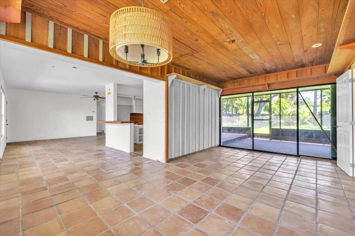 807 LUCILLE AVENUE — photo 14 of 45