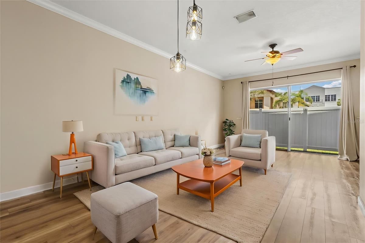 212 DAKOTA AVENUE — photo 15 of 93