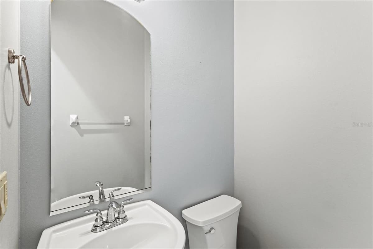 212 DAKOTA AVENUE — photo 8 of 93