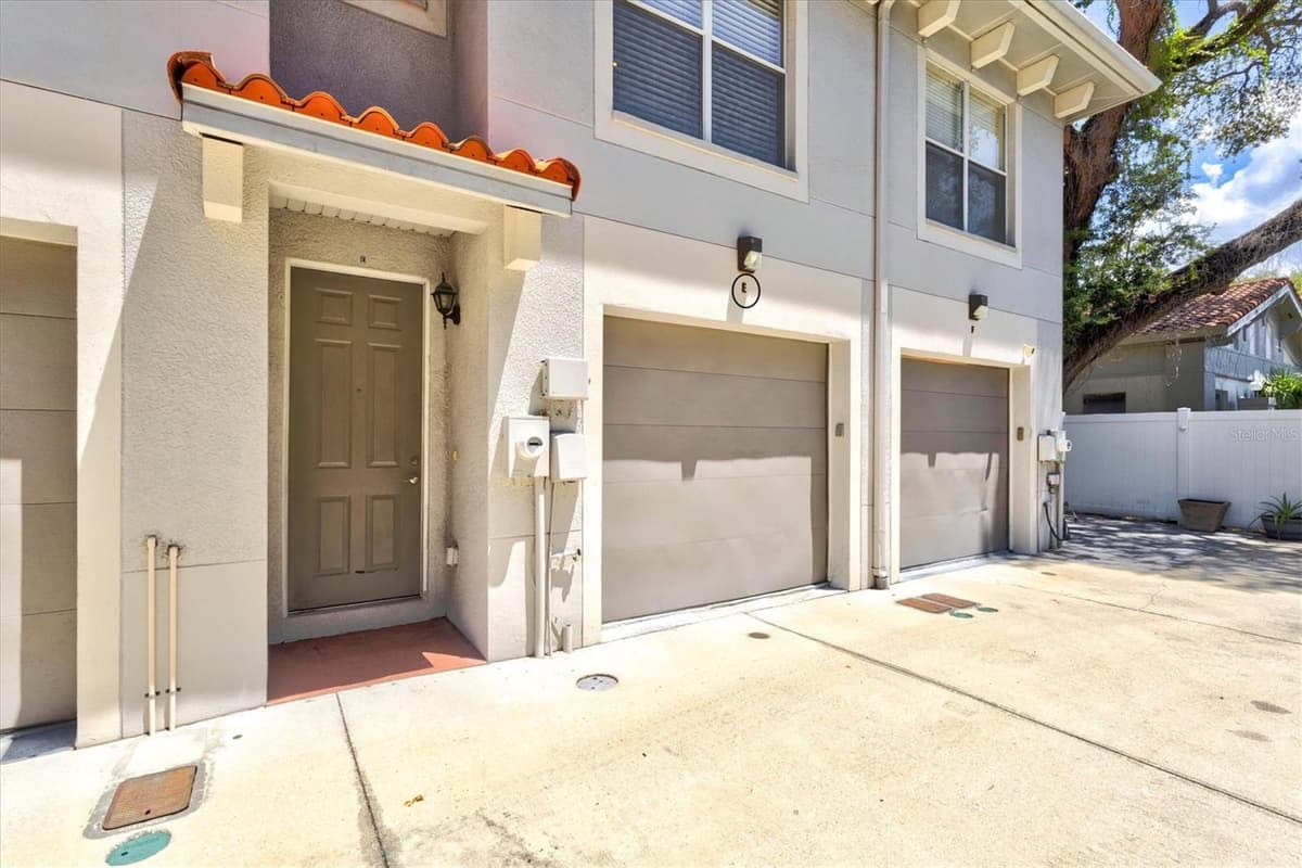 212 DAKOTA AVENUE — photo 6 of 93