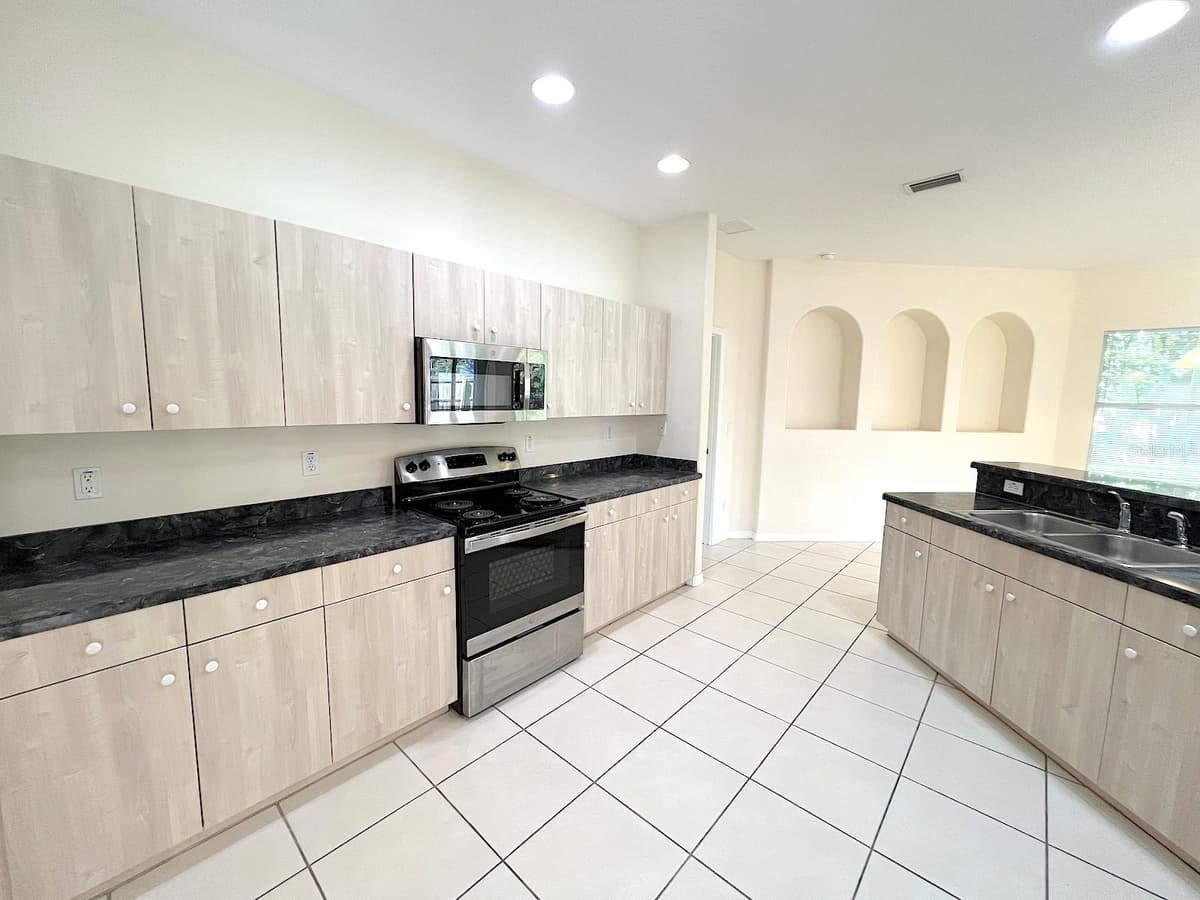 16 ZORLOU COURT — photo 18 of 42