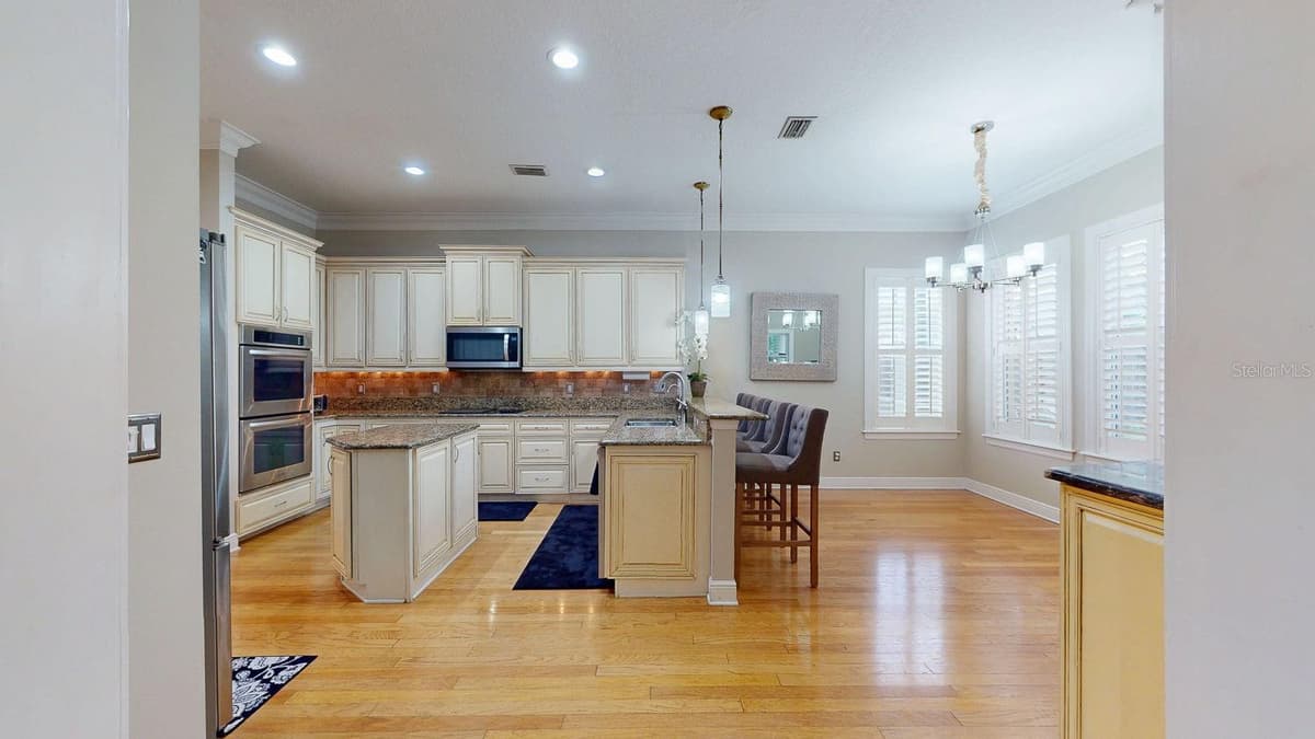116 HESPERIDES STREET — photo 13 of 33