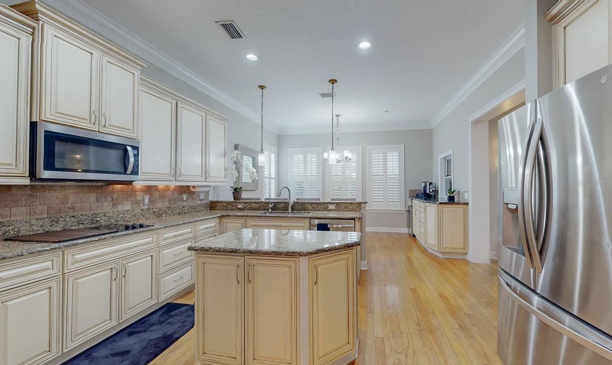 116 HESPERIDES STREET — photo 11 of 33
