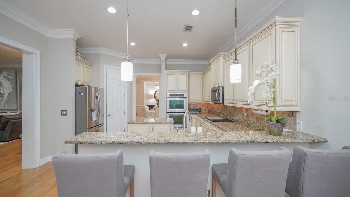 116 HESPERIDES STREET — photo 12 of 33