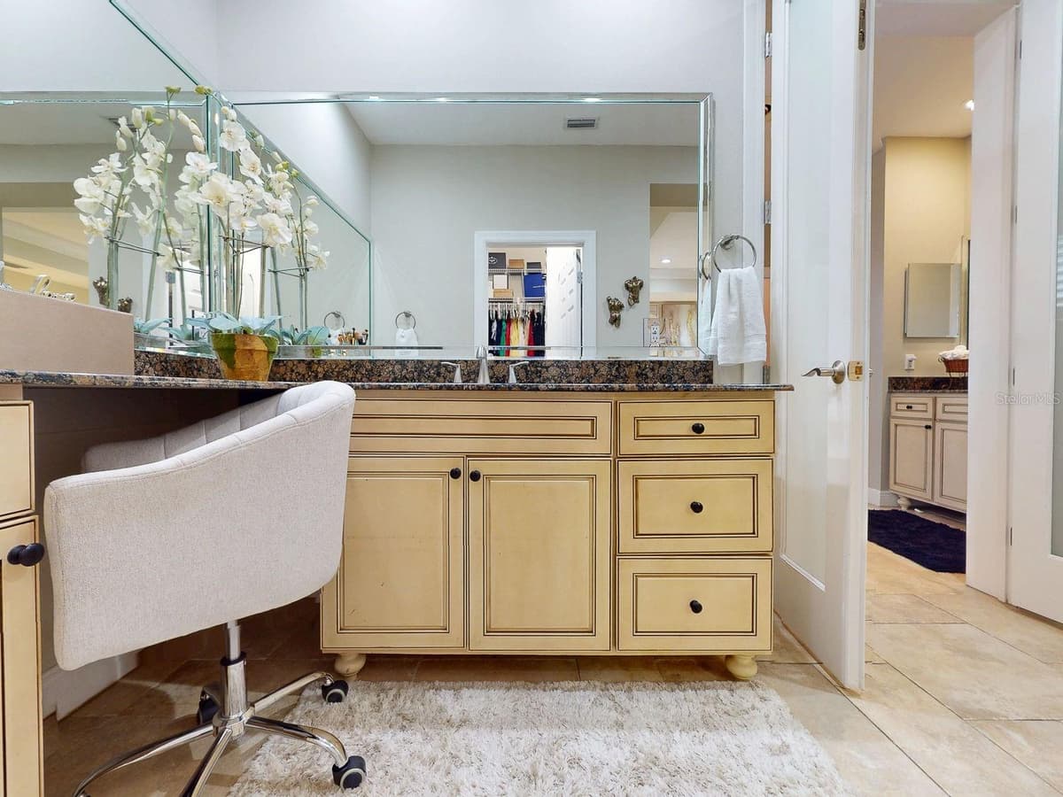 116 HESPERIDES STREET — photo 16 of 33