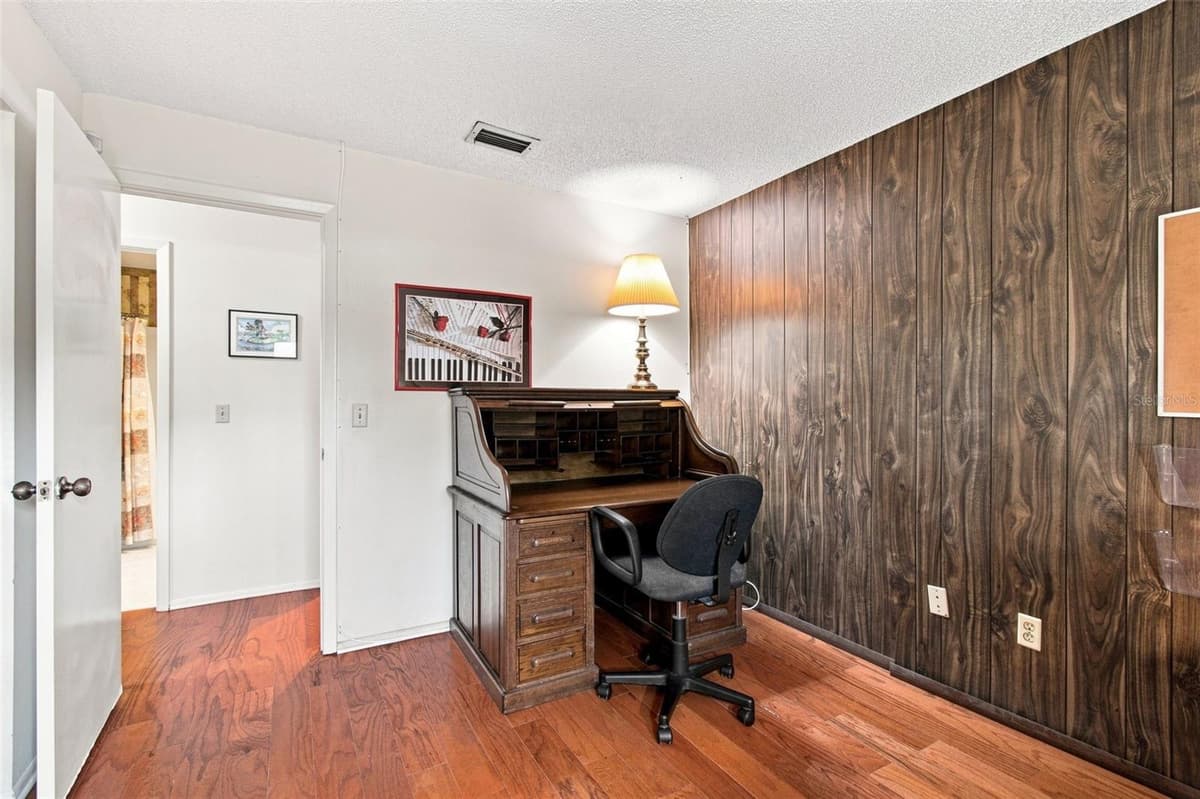 4611 FRESHWIND AVENUE — photo 15 of 35