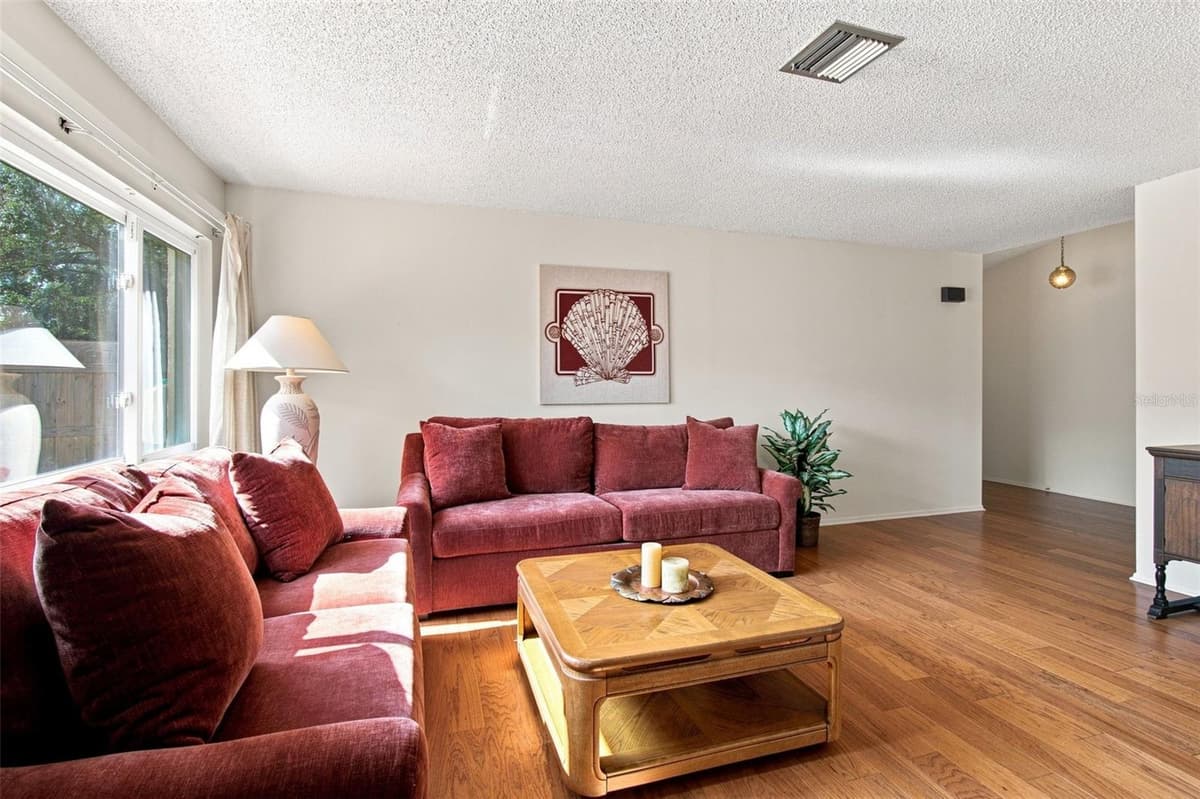4611 FRESHWIND AVENUE — photo 6 of 35