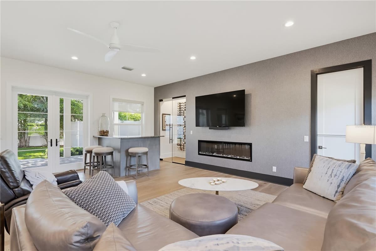 2305 BENDELOW TRAIL — photo 15 of 100