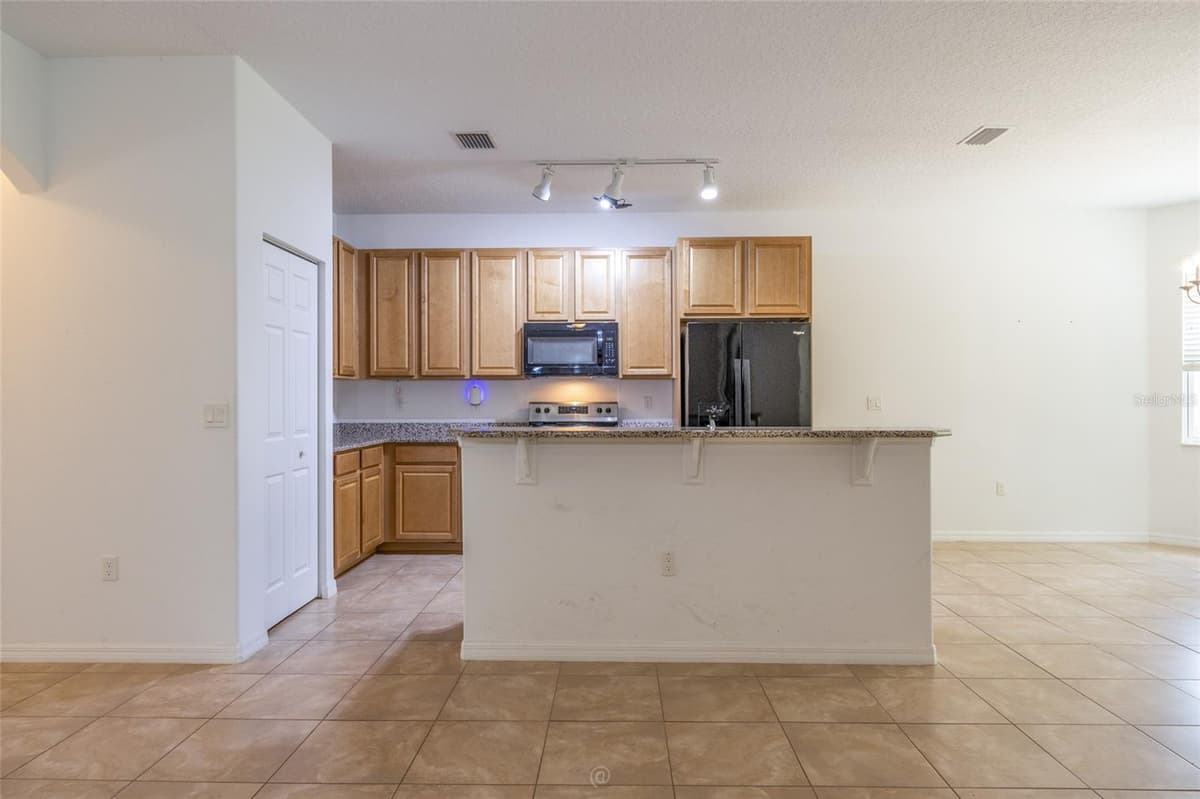 95 BICKFORD DRIVE — photo 3 of 43