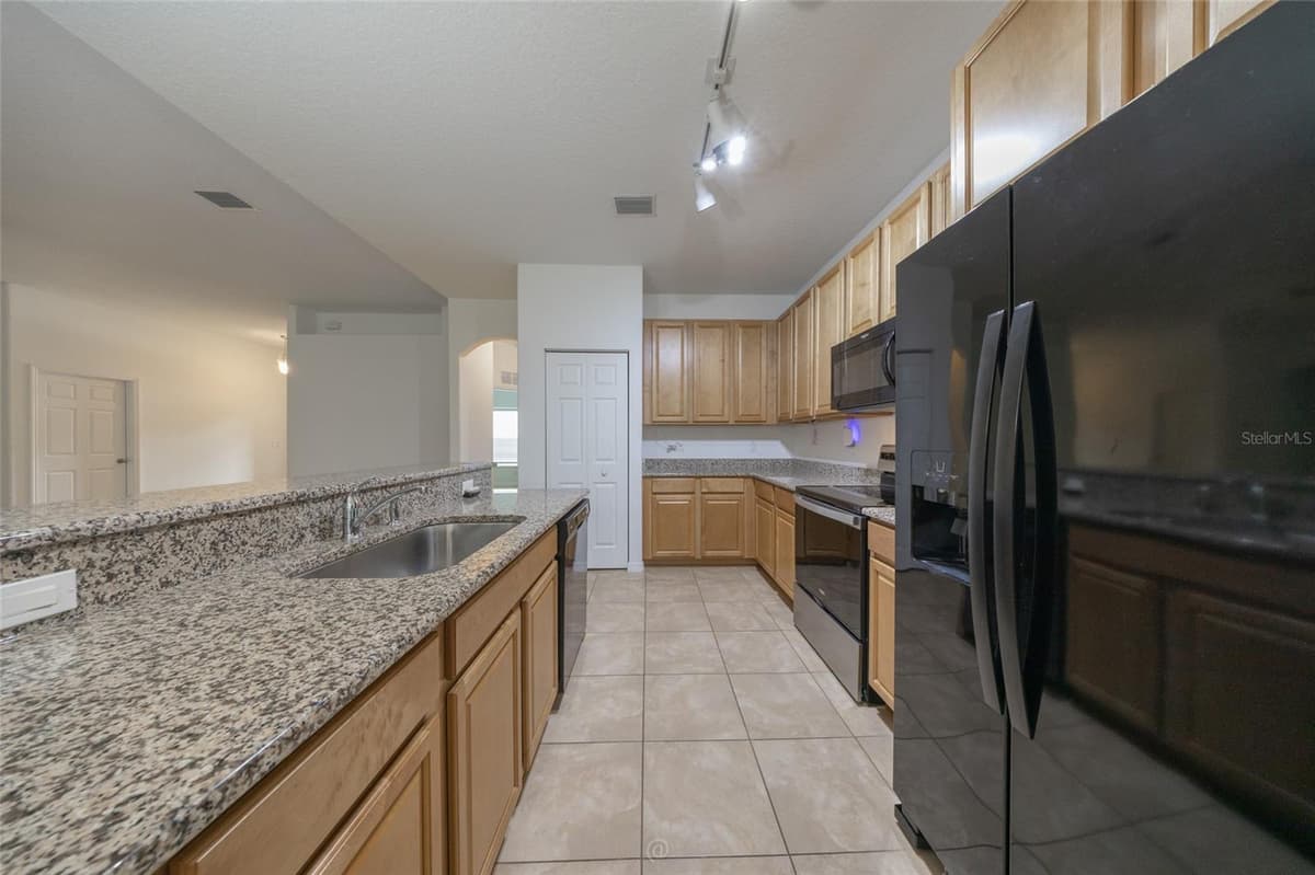 95 BICKFORD DRIVE — photo 4 of 43