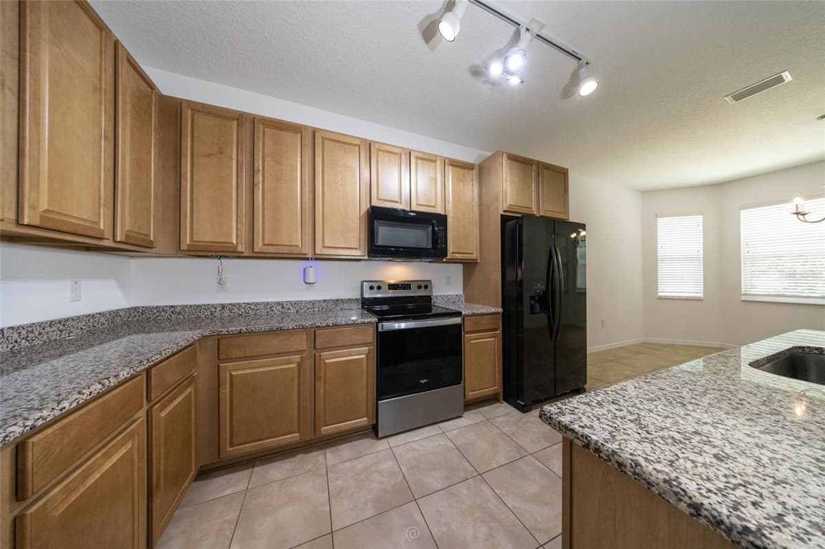 95 BICKFORD DRIVE — photo 6 of 43