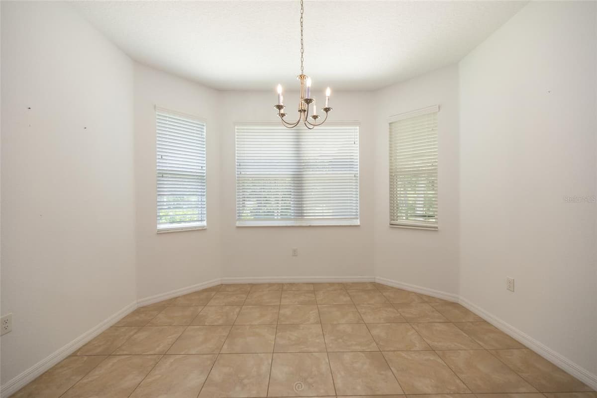 95 BICKFORD DRIVE — photo 7 of 43