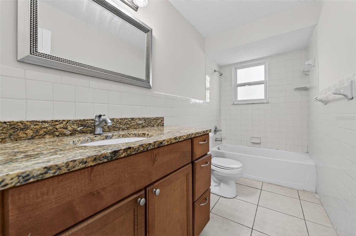 365 HAND AVENUE — photo 8 of 17