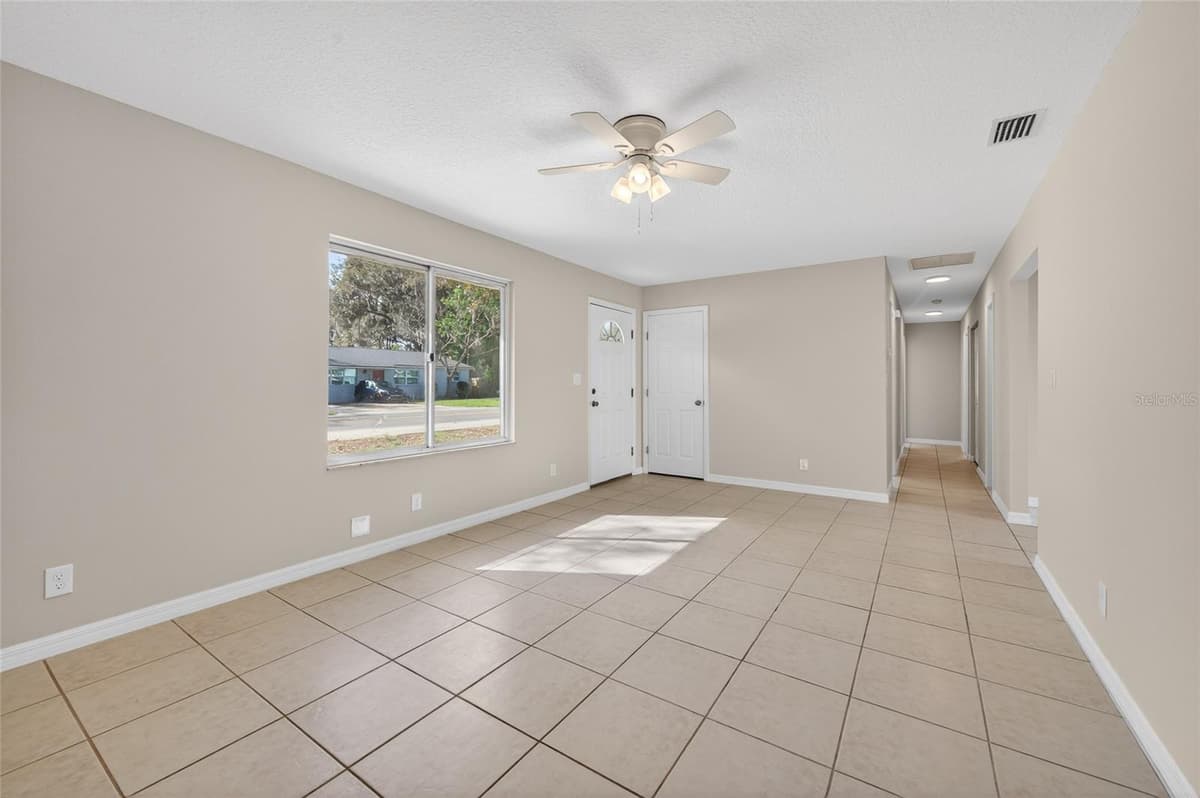365 HAND AVENUE — photo 11 of 17