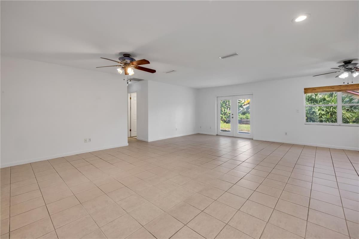 13 HILLSIDE DRIVE — photo 4 of 25