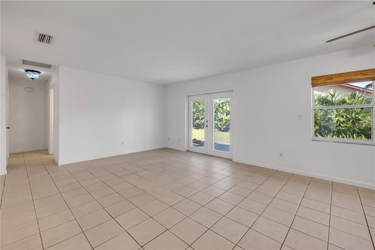13 HILLSIDE DRIVE — photo 6 of 25
