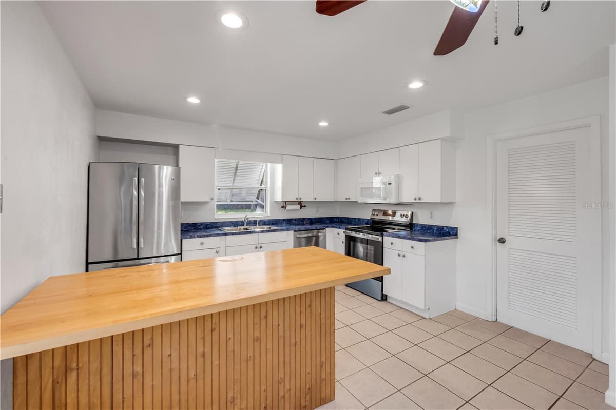 13 HILLSIDE DRIVE — photo 8 of 25