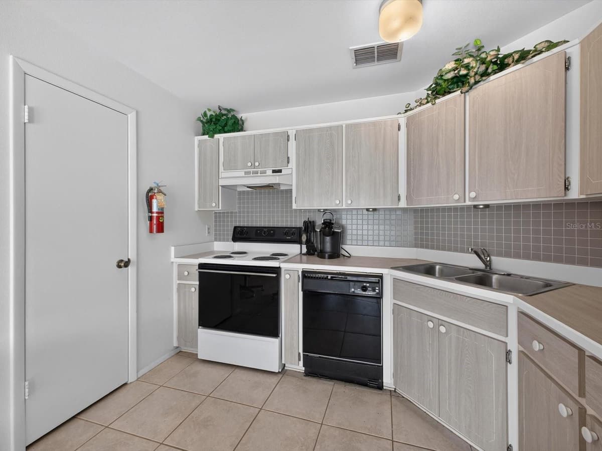 1016 LESTER RIDGE COURT — photo 5 of 30