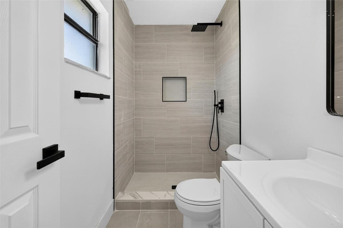 502 LOOMIS TRAIL — photo 39 of 42