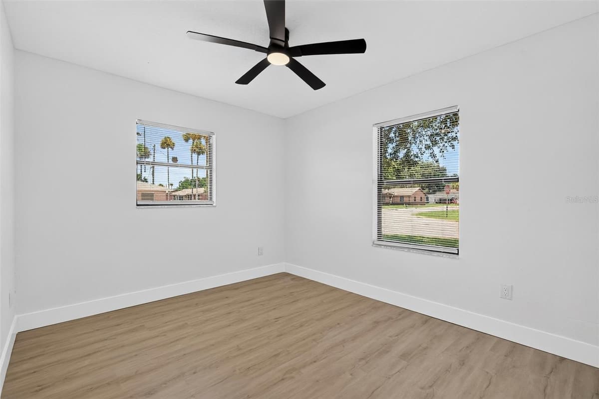 502 LOOMIS TRAIL — photo 34 of 42