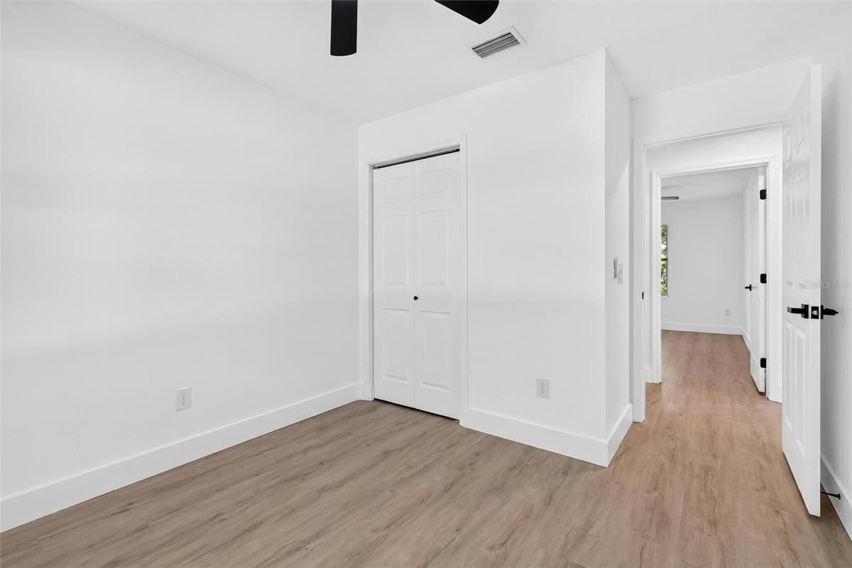 502 LOOMIS TRAIL — photo 33 of 42