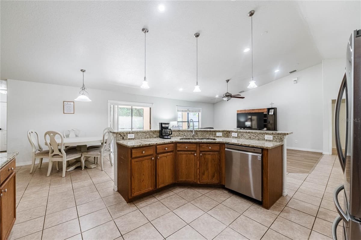 8834 ALAFIA COVE DRIVE — photo 13 of 38