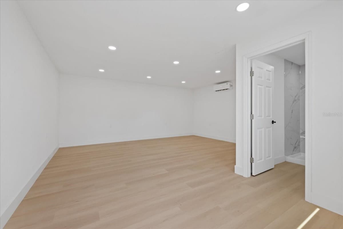 6403 ELLIOT DRIVE — photo 33 of 45