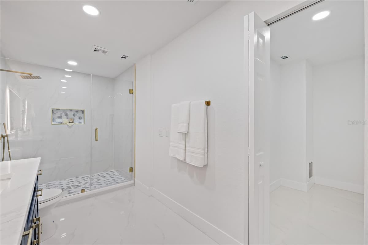6403 ELLIOT DRIVE — photo 14 of 45