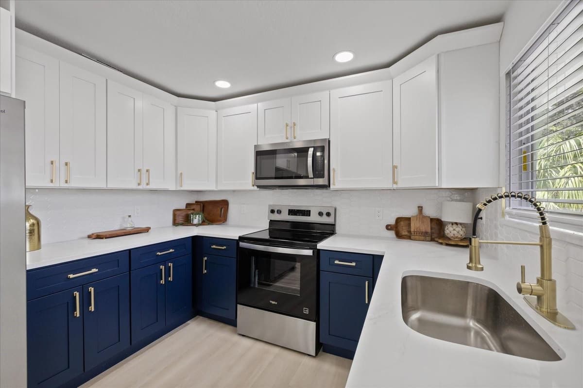 6403 ELLIOT DRIVE — photo 10 of 45