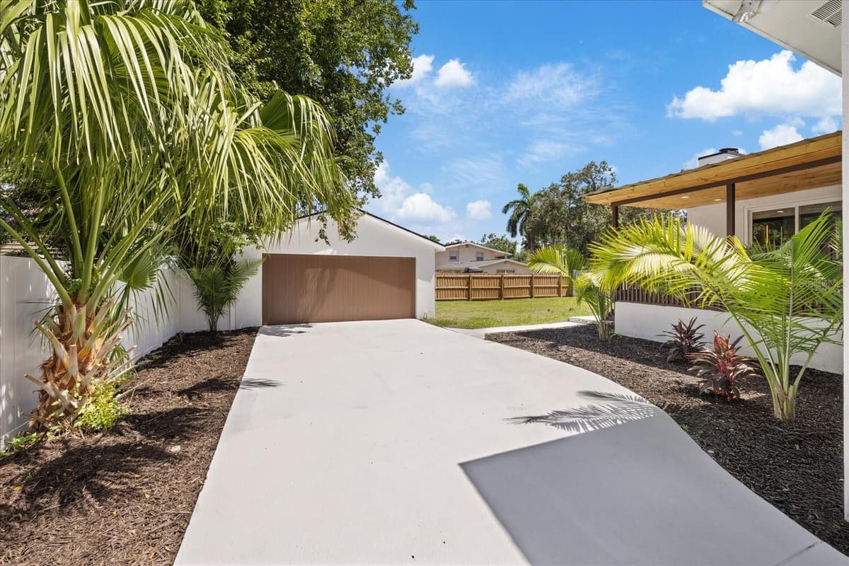 6403 ELLIOT DRIVE — photo 3 of 45