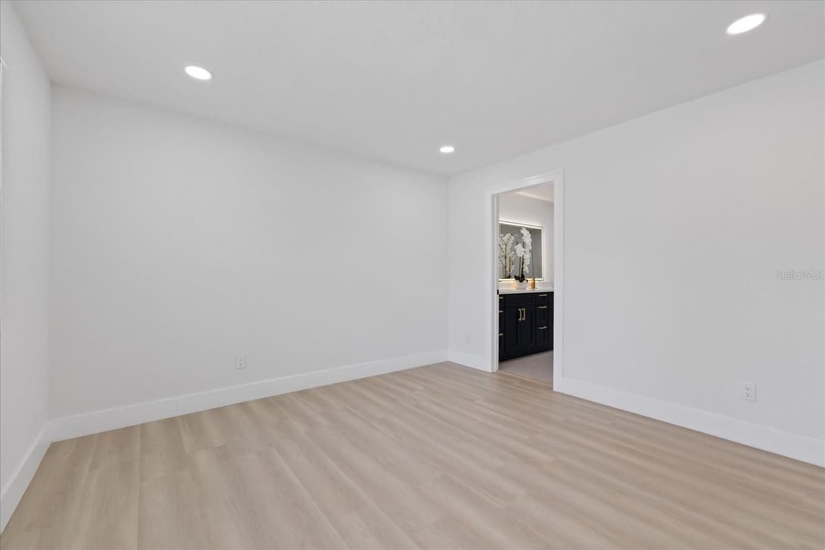 6403 ELLIOT DRIVE — photo 16 of 45