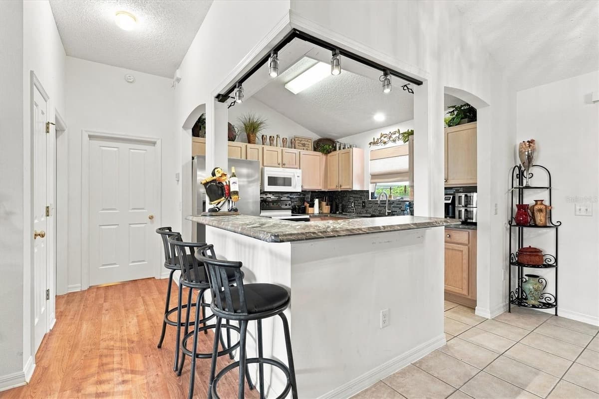 3425 CARBONDALE COURT — photo 10 of 41